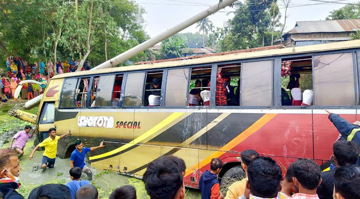 শায়েস্তাগঞ্জে বাস-প্রাইভেটকার সংঘর্ষে আহত ২০