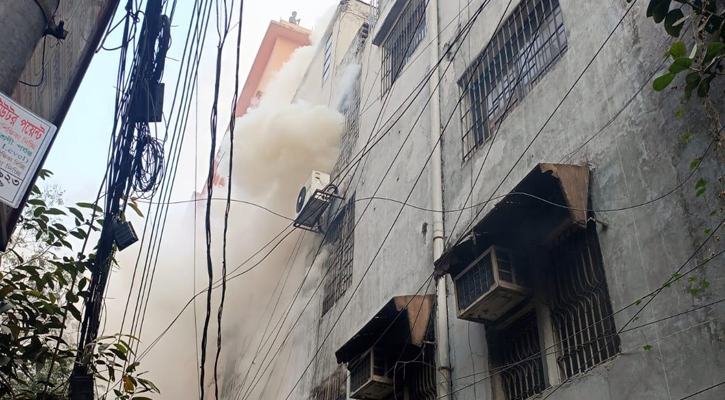 পুরানা পল্টনে আগুন: উদ্ধারে ২ প্লাটুন বিজিবি মোতায়েন