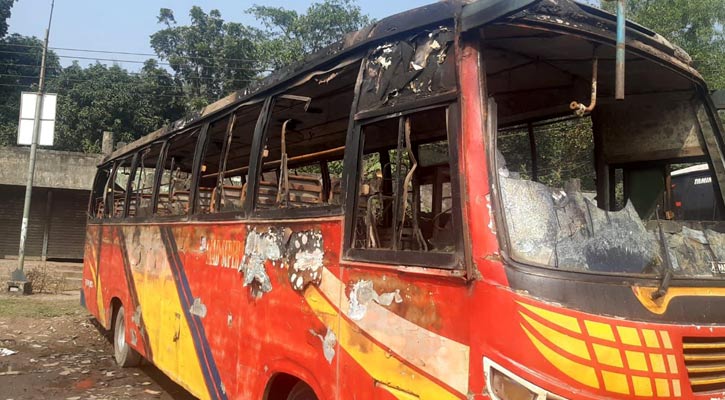 ফরিদপুরে বাস পুড়িয়ে দিল দুর্বৃত্তরা