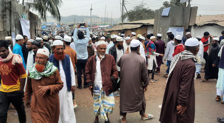 ইজতেমা ময়দানে দেশের সর্ববৃহৎ জুমার নামাজ আদায়