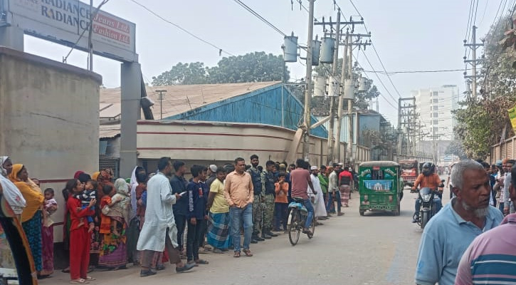 কারখানায় শ্রমিকের ঝুলন্ত মরদেহ, গেট বন্ধ করে বিক্ষোভ