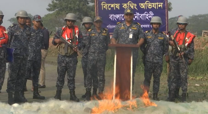 বরিশালে কীর্তনখোলা নদীর বিভিন্ন স্থানে ‘চিরুনি অভিযান’