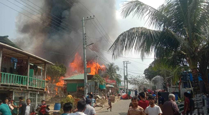 সাজেকে ভয়াবহ আগুন, পুড়ছে কটেজ-রেস্তোরাঁ