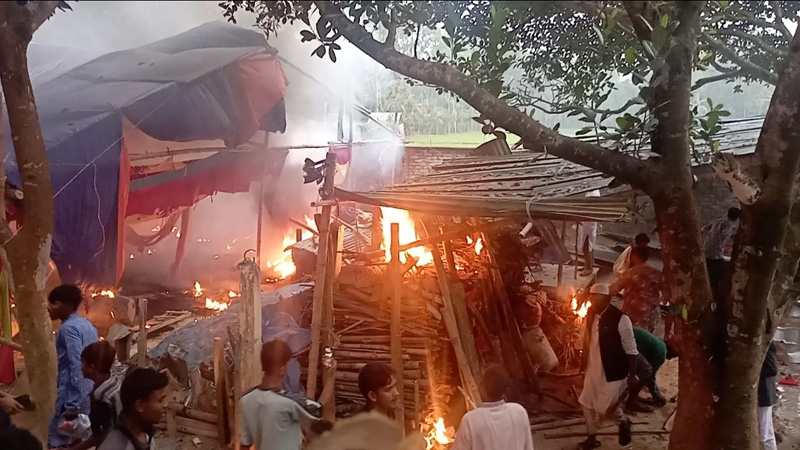 ওরস ঠেকাতে লাঠি মিছিল, পুড়িয়ে দেওয়া হলো মাজার 