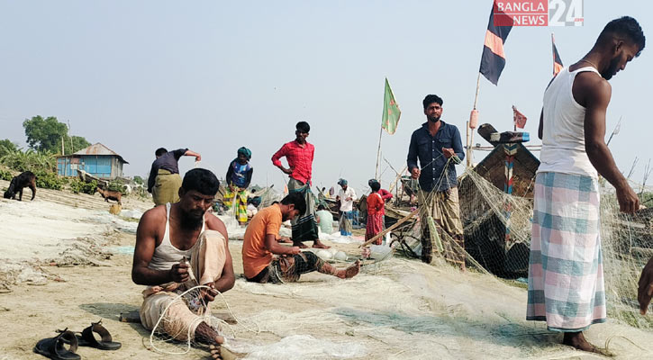 ভোলার ২ লাখ জেলে বেকার, পুনর্বাসনে দ্রুত চাল বিতরণের দাবি