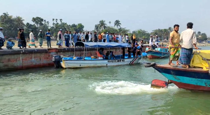 পদ্মা নদীতে বাল্কহেড ডুবে নিখোঁজ ২