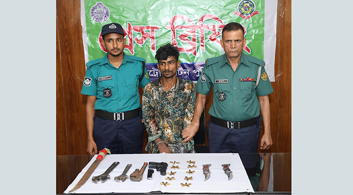 ডাকাত সর্দারের আস্তানায় মিলল থানা থেকে লুট হওয়া অস্ত্র-গুলি