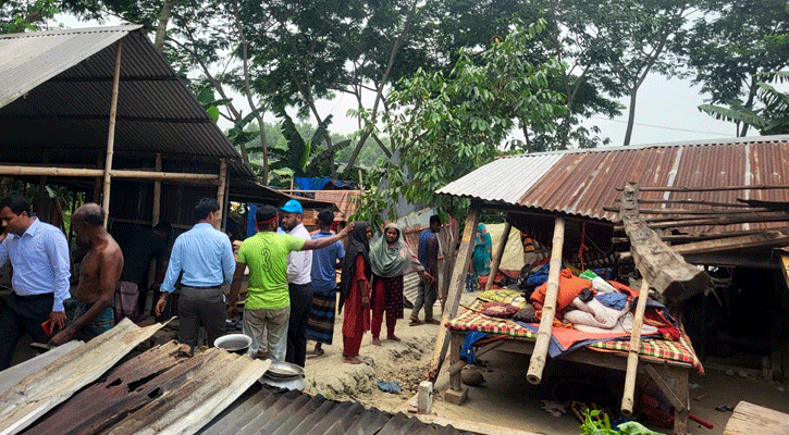 গোপালগঞ্জে মধুমতি বিলরুট চ্যানেলের পাশ থেকে অবৈধ স্থাপনা উচ্ছেদ
