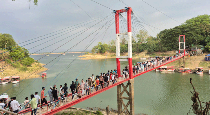 টানা ছুটিতে রাঙামাটিতে ছয় হাজার পর্যটকের সমাগম