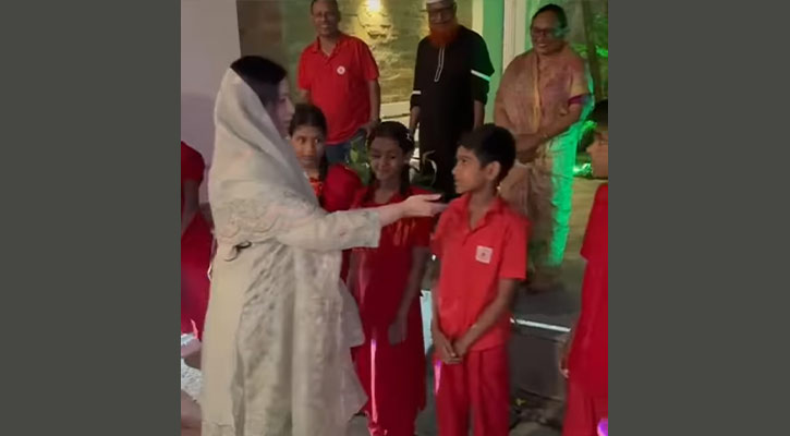 ‘সুরভী’র শিশুদের ভালোবাসায় সিক্ত জোবাইদা রহমান