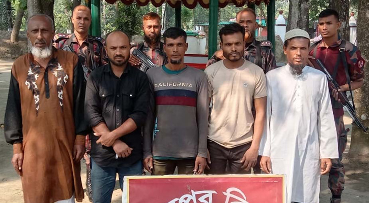মহেশপুর সীমান্ত দিয়ে ভারতে অনুপ্রবেশকালে আটক ৩৬