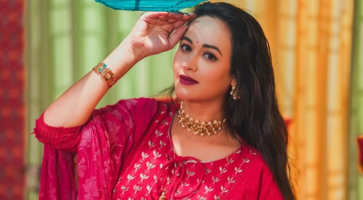 ‘ডাবল টাইমিং’ নিয়ে যা বললেন অহনা