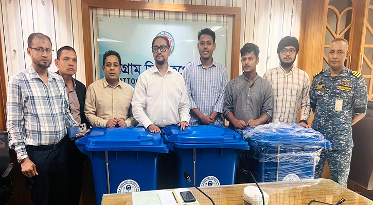 এনসিপিকে ১০০ বর্জ্য বিন দিলেন চসিক মেয়র