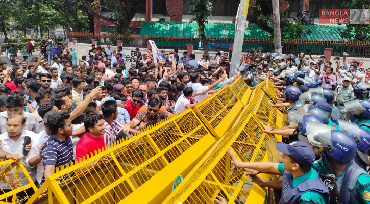 পুলিশের বাধায় নগরভবনে ফিরলো ইশরাক সমর্থকদের লংমার্চ