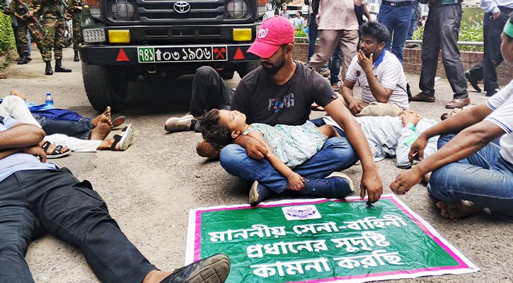 সেনাবাহিনীর গাড়ি আটকাতে শিশুকে ‘ঢাল’ হিসেবে ব্যবহার
