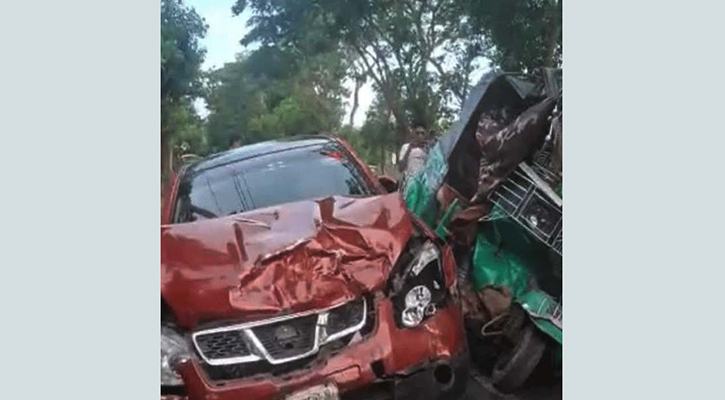 প্রাইভেট কার-অটোরিকশার মুখোমুখি সংঘর্ষে আহত ৩