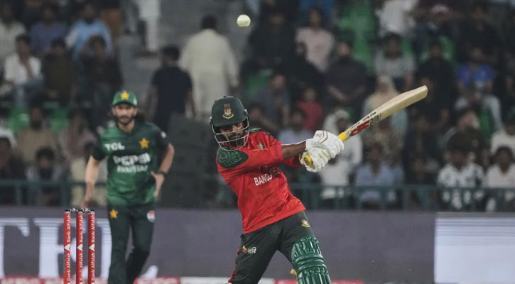 বাংলাদেশকে বড় ব্যবধানে হারাল পাকিস্তান