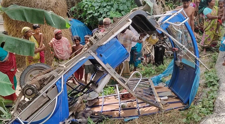 মরদেহ দেখে বাড়ি ফেরার পথে ট্রাকের ধাক্কায় নিহত ৩, আহত ৪