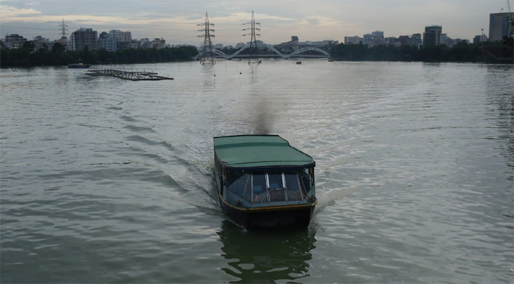 হাঁটতে হয় নাক চেপে, বিষাক্ত জলাশয় হাতিরঝিল