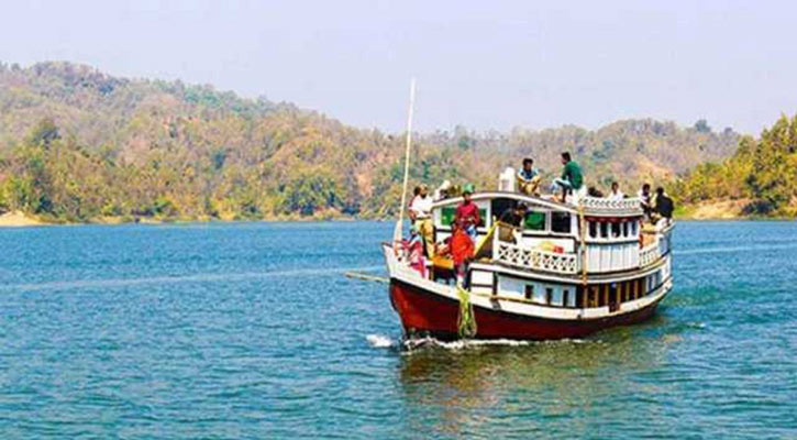 কাপ্তাই হ্রদে নৌযান চলাচল বন্ধ ঘোষণা