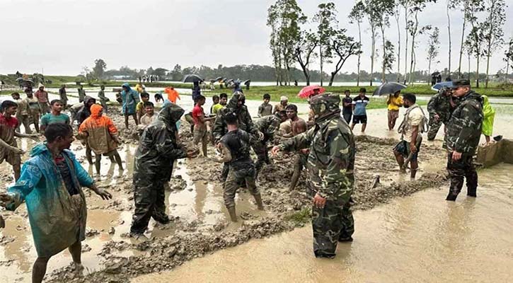 আনোয়ারায় ক্ষতিগ্রস্ত বাঁধ মেরামতে সেনাবাহিনীর সহায়তা