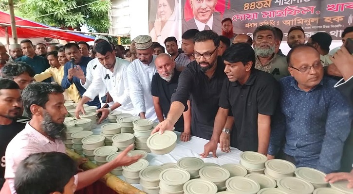জলাবদ্ধতায় ক্ষতিগ্রস্ত পরিবারের পাশে দাঁড়ালেন বিএনপি নেতা আমিনুল