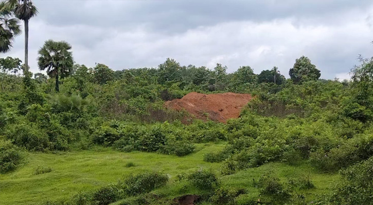 রাতে ফেনী সীমান্তে বিএসএফের খাল খননের চেষ্টা রুখে দিল বিজিবি-এলাকাবাসী