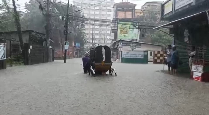 ভারতের ঢলে ডুবছে সিলেট, ভারী বর্ষণে নগরে জলাবদ্ধতা