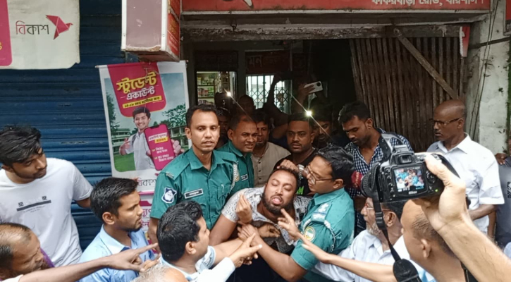 বরিশালে জাপার বিক্ষোভ মিছিলে হামলা,  যুবককে পুলিশে সোপর্দ 