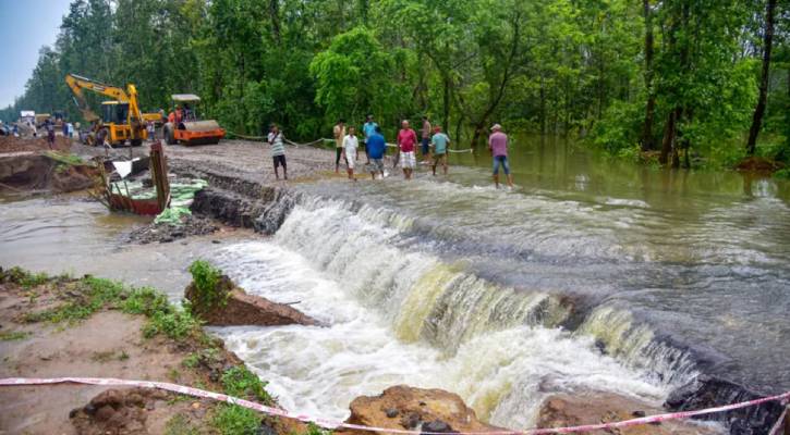 উত্তর-পূর্ব ভারতে বৃষ্টি-ভূমিধস-বন্যায় দুই দিনে নিহত ৩০