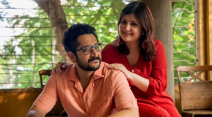 পুত্রসন্তানের বাবা-মা হলেন পরমব্রত ও পিয়া