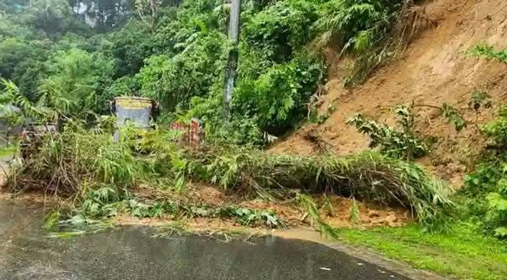খাগড়াছড়িতে নদ-নদীর পানি বাড়ছে, বিভিন্ন স্থানে পাহাড় ধস