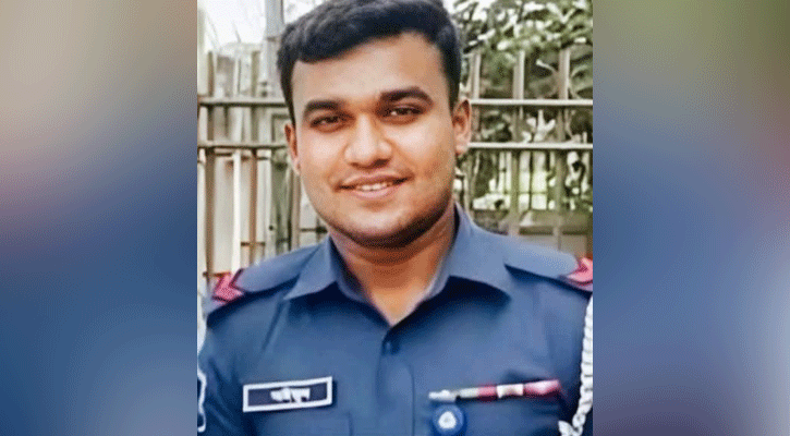 ট্রলার ডুবি: দুই দিন পরও খোঁজ মেলেনি পুলিশ সদস্যের, অপেক্ষায় স্বজনরা