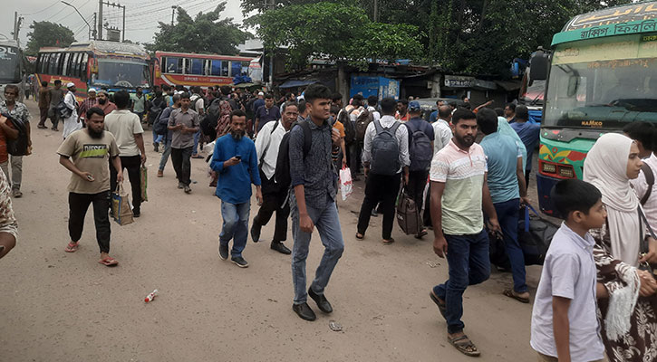 নাড়ির টানে ঘরমুখো মানুষ, গাবতলীতে উপচেপড়া ভিড়