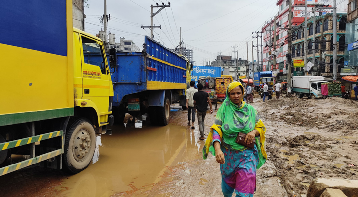 ঈদযাত্রায় সাভারের সড়কে ত্রিমুখী চাপে ভোগান্তির শঙ্কা