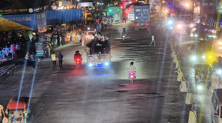 ধীরগতির পর সাভারের মহাসড়কে স্বস্তির যাত্রা