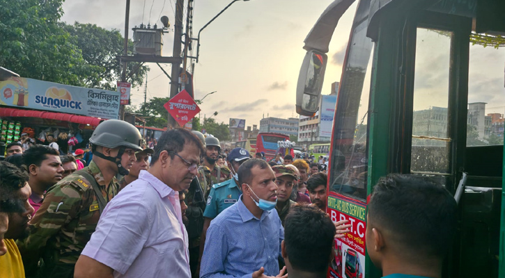 ঈদযাত্রা নির্বিঘ্ন করতে গাবতলীতে অভিযান, বাস কোম্পানিকে জরিমানা