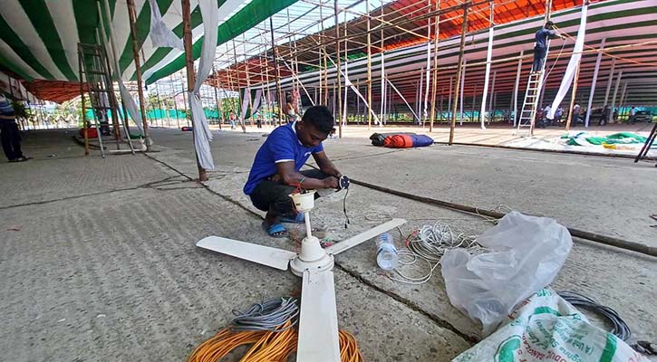 ঈদ জামাতের জন্য প্রস্তুত জমিয়তুল ফালাহ ময়দান
