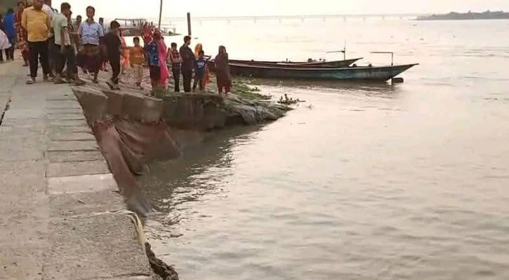 পদ্মার ভাঙনে শরীয়তপুরে ফের ২০০ মিটার বাঁধ ধস, ঝুঁকিতে ৫ শতাধিক বসতবাড়ি