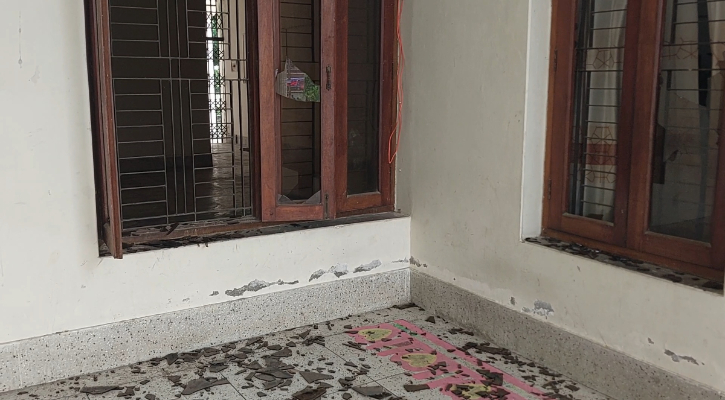 প্রবাসীকে মারধর, প্রতিবাদে রবীন্দ্র কাছারিবাড়ির অডিটোরিয়াম ভাঙচুর