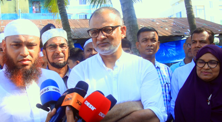 অসাধু ব্যবসায়ীরা চামড়ার দাম কম বলে প্রচার করেছেন: বাণিজ্য উপদেষ্টা 