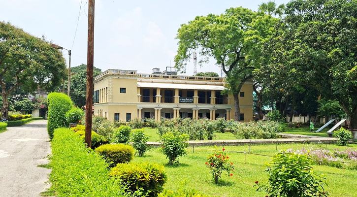 রবীন্দ্র কাছারিবাড়িতে ভাঙচুরের ঘটনায় মামলা, দর্শনার্থী প্রবেশ বন্ধ