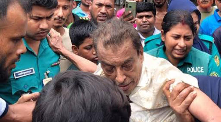 খুলনায় আ.লীগ নেতাকে গণপিটুনি দিয়ে পুলিশে সোপর্দ