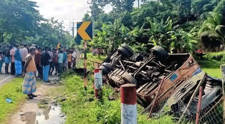 কক্সবাজারে বাস-কাভার্ডভ্যান সংঘর্ষে নিহতদের পরিচয় মিলেছে