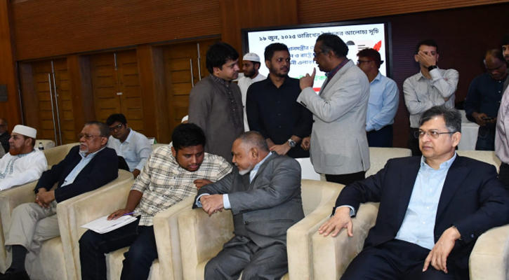 ঐকমত্য কমিশনের বৈঠকে বিএনপি, জামায়াত, এনসিপিসহ বিভিন্ন দল 