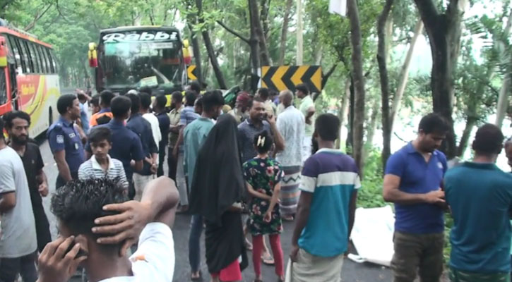 নাটোরে বাস-সিএনজি সংঘর্ষ, নিহত ৪