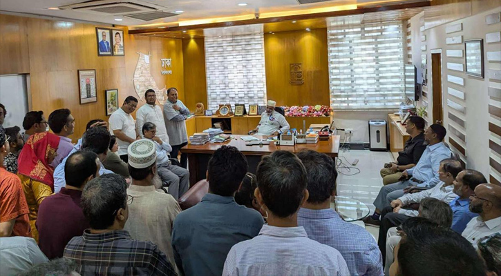 বিএনপিপন্থী শিক্ষকদের তোপের মুখে ঢাবির প্রোভিসি মামুন আহমেদ