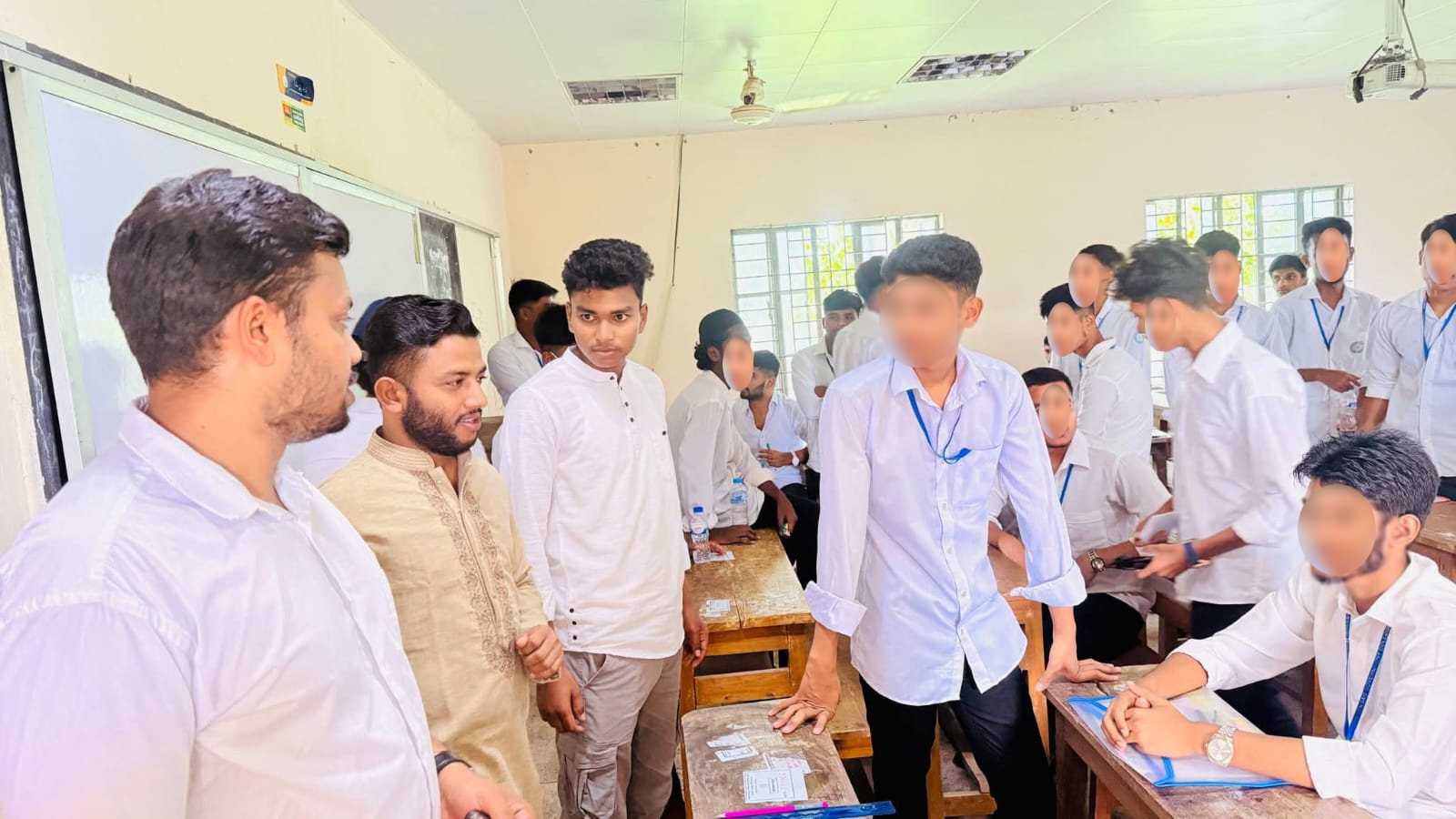 পরীক্ষাকেন্দ্রে দলবল নিয়ে ছাত্রদল নেতা, বহিষ্কার করল সংগঠন