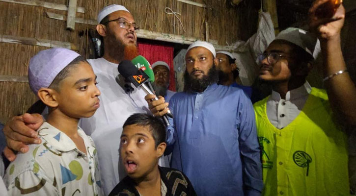 মহাসমাবেশে আসার পথে নিহত কর্মীর বাড়িতে শায়খে চরমোনাই