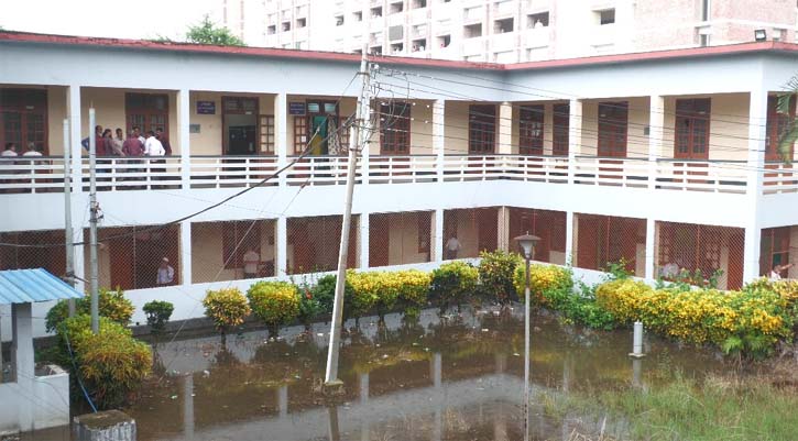 ঝুঁকিতে কুষ্টিয়া আদালত, অব্যবস্থাপনাকে দুষছেন ভুক্তভোগীরা
